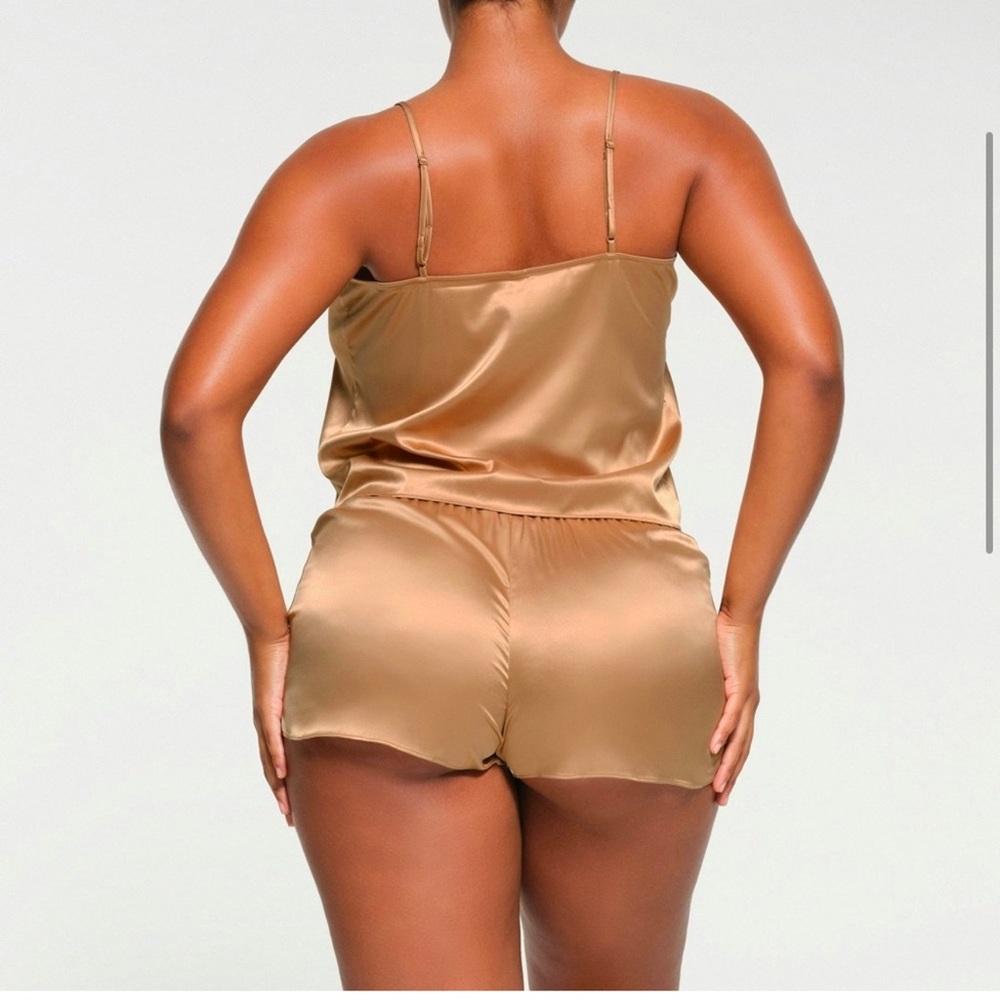NWT Skims hotel shine sleep set pajamas tank and shorts - gold XL - Picture 4 of 9
